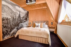 Chalet with Private Hot Tub