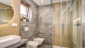 Chalet with Private Hot Tub | Badezimmer