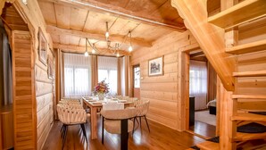 A wooden interior with a dining table, chairs, and a staircase. - Świdrowa Chata Jacuzzi & Sauna (Zakopane)