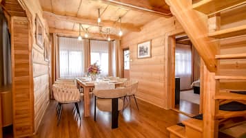 Chalet with Private Hot Tub | Speisen