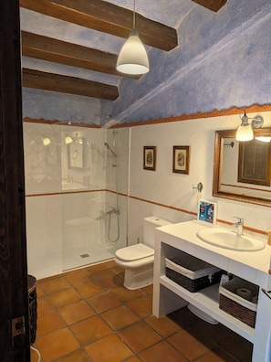 Villa | Bathroom - Mas Palou (El Pla del Penedès)
