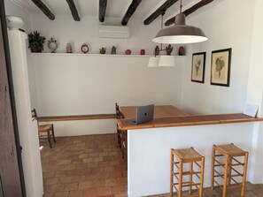 Casa conforto, sacada, vista para o pátio | Opções para refeição