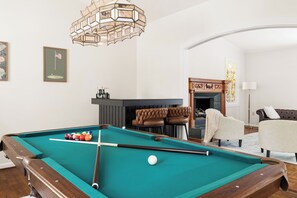 Games room - Luxe 4BR Estate Hot Tub, Game Room, Piano (Durham)