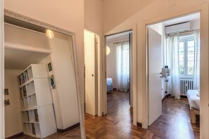 3 habitaciones, tabla de planchar con plancha, wifi y ropa de cama 