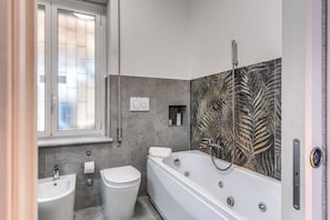 Bruser, boblebadekar, hårtørrer, bidet