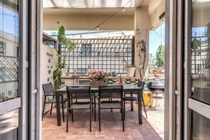 Outdoor dining - Zima's House Phentahouse
3-bedroom apartment in fantastic Roma (Roma)