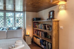 3 bedrooms, iron/ironing board, WiFi, bed sheets - Zima's House Phentahouse
3-bedroom apartment in fantastic Roma (Roma)