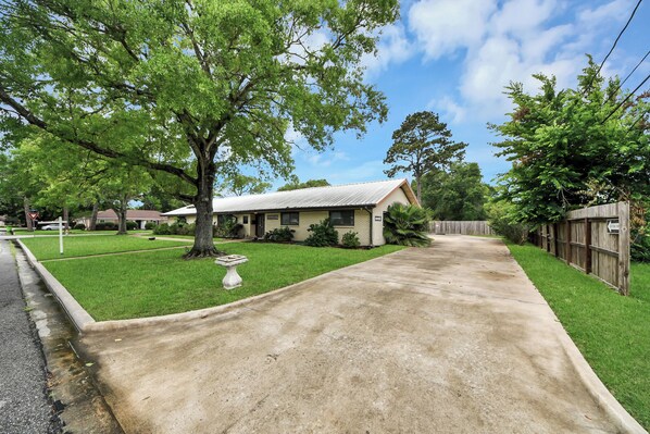 House | Exterior - Lofty Grace Home 2 (Richmond)