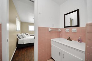 House | Bathroom - Lofty Grace Home 2 (Richmond)