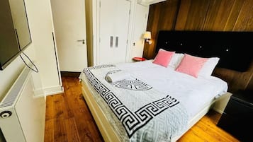 Iron/ironing board, WiFi, bed sheets