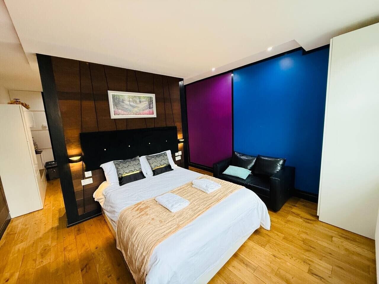 Iron/ironing board, WiFi, bed sheets