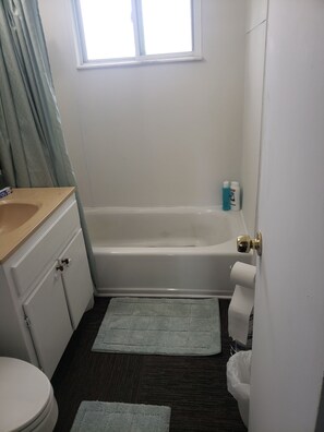 Towels, toilet paper - Pete's Place  (Tulsa)