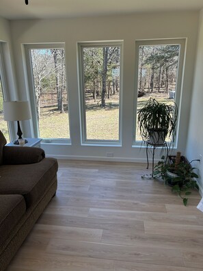 Living area - Newly built 2bed/ 2bath cabin in Mt Nebo State Park, Dardanelle AR (Dardanelle)