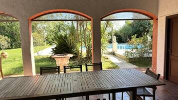 Villa, 6 Bedrooms, Private Pool, Garden View | Outdoor dining