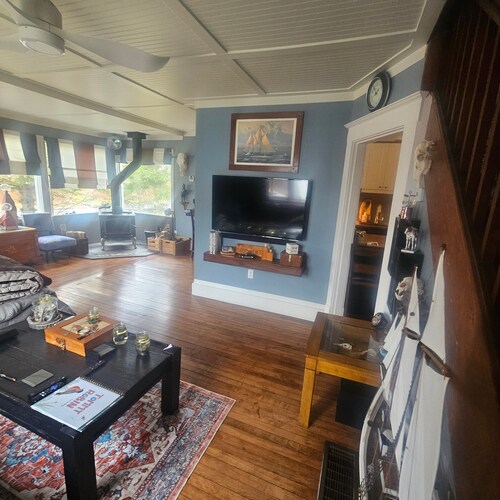 Camp Nova a Cozy Cedar-clad Cottage in Scenic Tangier, Canada