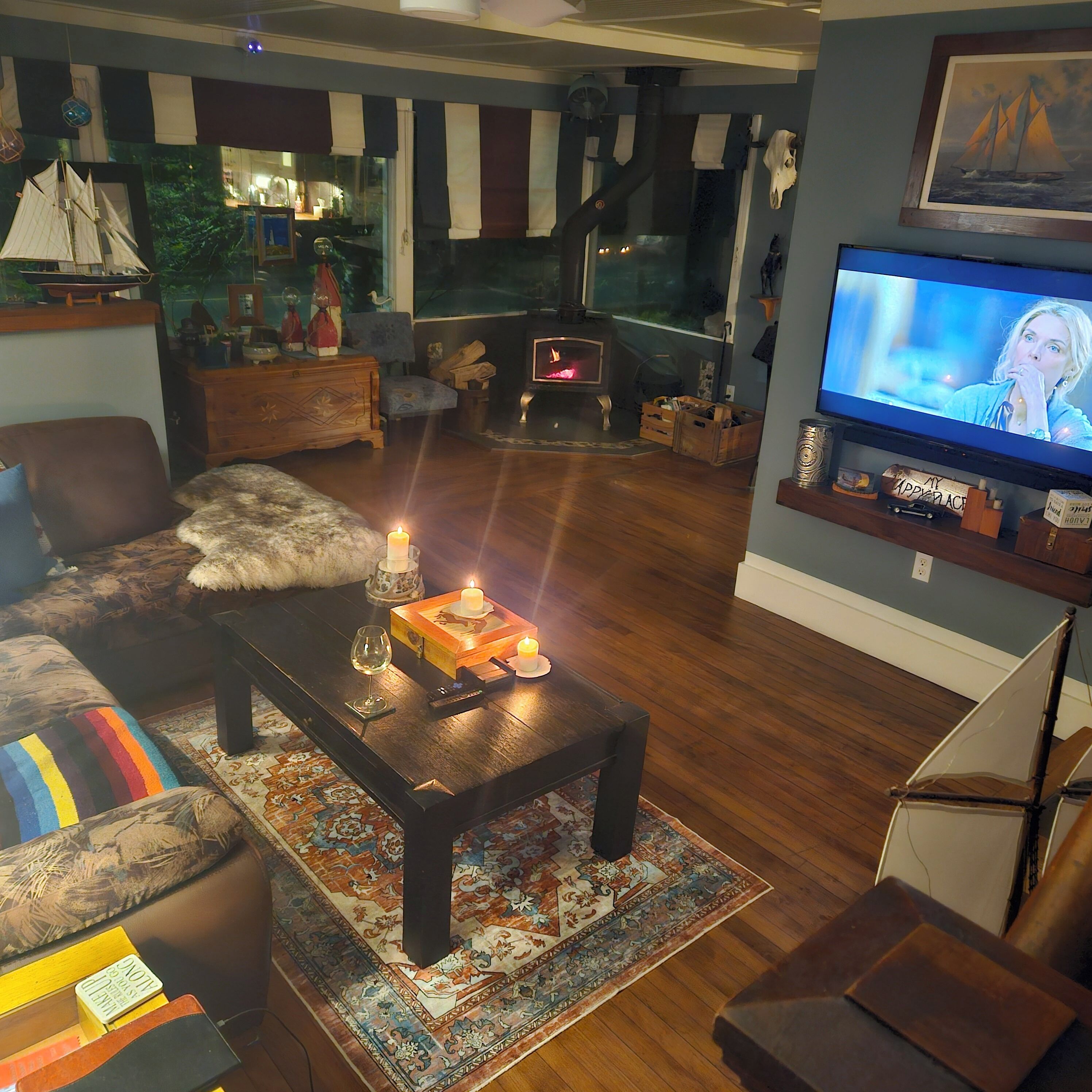   하우스, 침실 2개, 흡연, 발코니 | 거실 | 책
