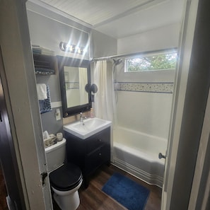 House, 2 Bedrooms, Smoking, Balcony | Bathroom