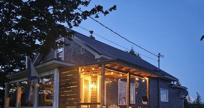 Camp Nova a Cozy Cedar-clad Cottage in Scenic Tangier, Canada