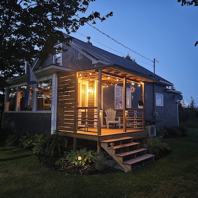 Camp Nova a Cozy Cedar-clad Cottage in Scenic Tangier, Canada