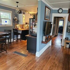 Dining - Camp Nova a Cozy Cedar-clad Cottage in Scenic Tangier, Canada (Tangier)