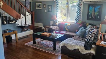 House, 2 Bedrooms, Smoking, Balcony | Living room