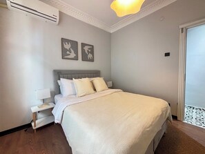 Schreibtisch, Bügeleisen/Bügelbrett, kostenloses WLAN, Bettwäsche