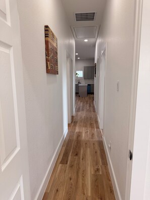 Interior - Adorable 3-bedroom apartment with AC in vibrant Houston (Houston)
