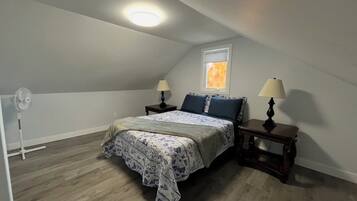 3 slaapkamers, een strijkplank/strijkijzer, wifi, beddengoed