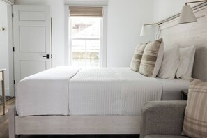 Iron/ironing board, free WiFi, bed sheets, wheelchair access - Private Room/Boutique Inn/Kitchen/Bathtub (St. Augustine)