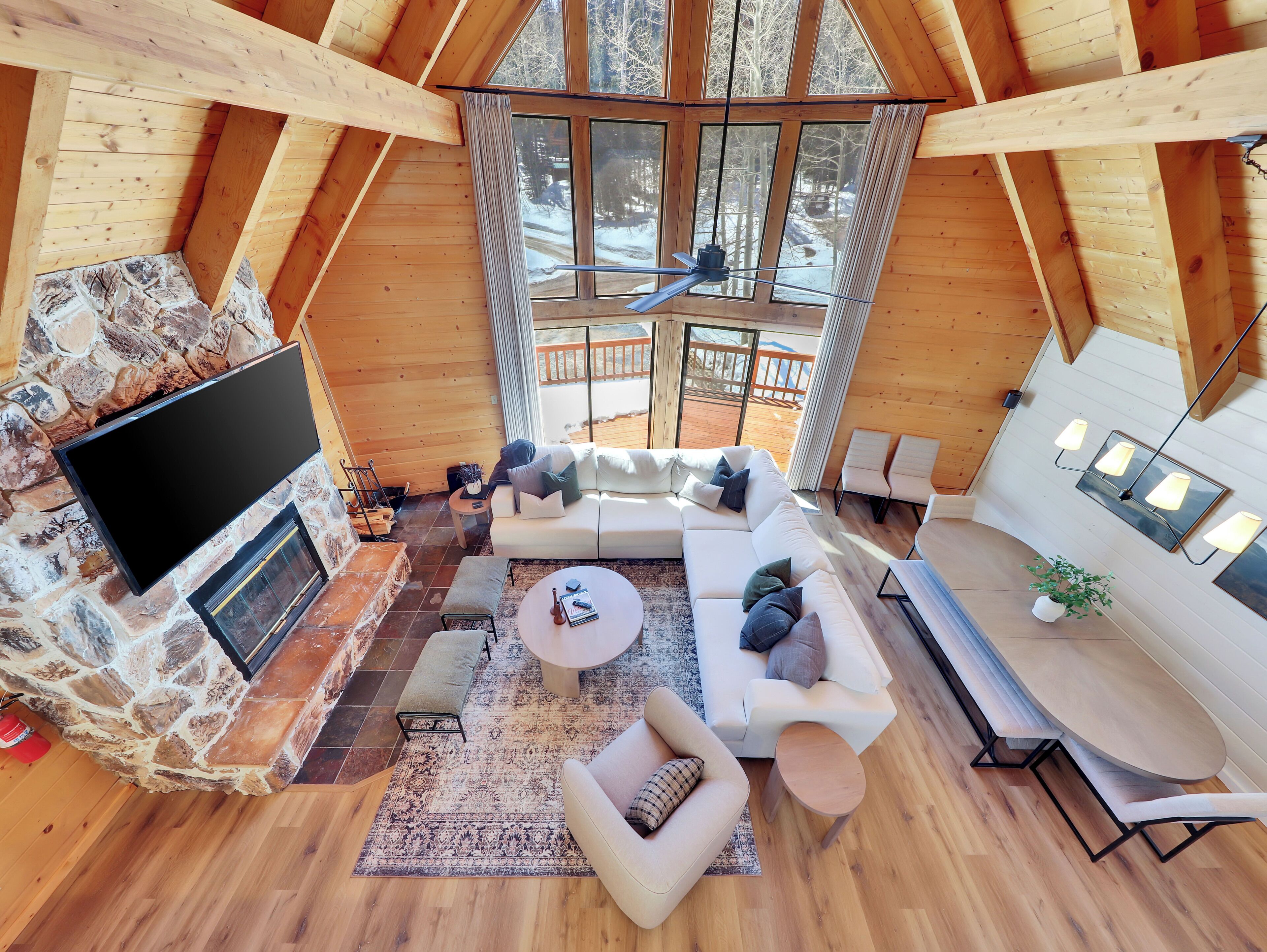 Smart TV, fireplace