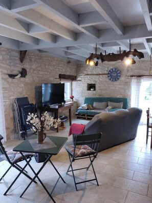 Living area - Vrbo Property (MAYRAC)