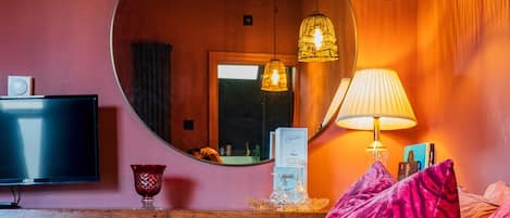 Chambre classique double, vue sur la cour intérieure | Fer et planche à repasser, accÚs au Wi-Fi (inclus)