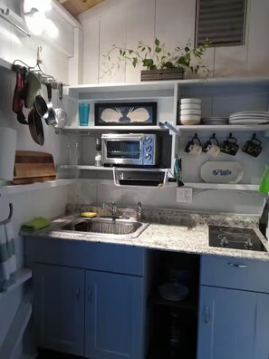 Private kitchen - New Enchanting Retreat near Acadia National Park (Blue Hill)
