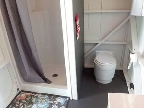 Shower, hair dryer, towels, soap - New Enchanting Retreat near Acadia National Park (Blue Hill)
