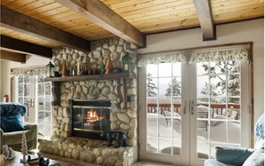 Interior - Hot Tub, Near Bear Mt, Lake Views, Dog Yard, AC (Big Bear Lake)
