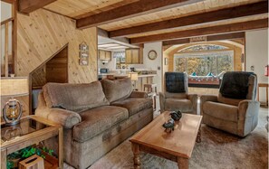Living area - Hot Tub, Near Bear Mt, Lake Views, Dog Yard, AC (Big Bear Lake)