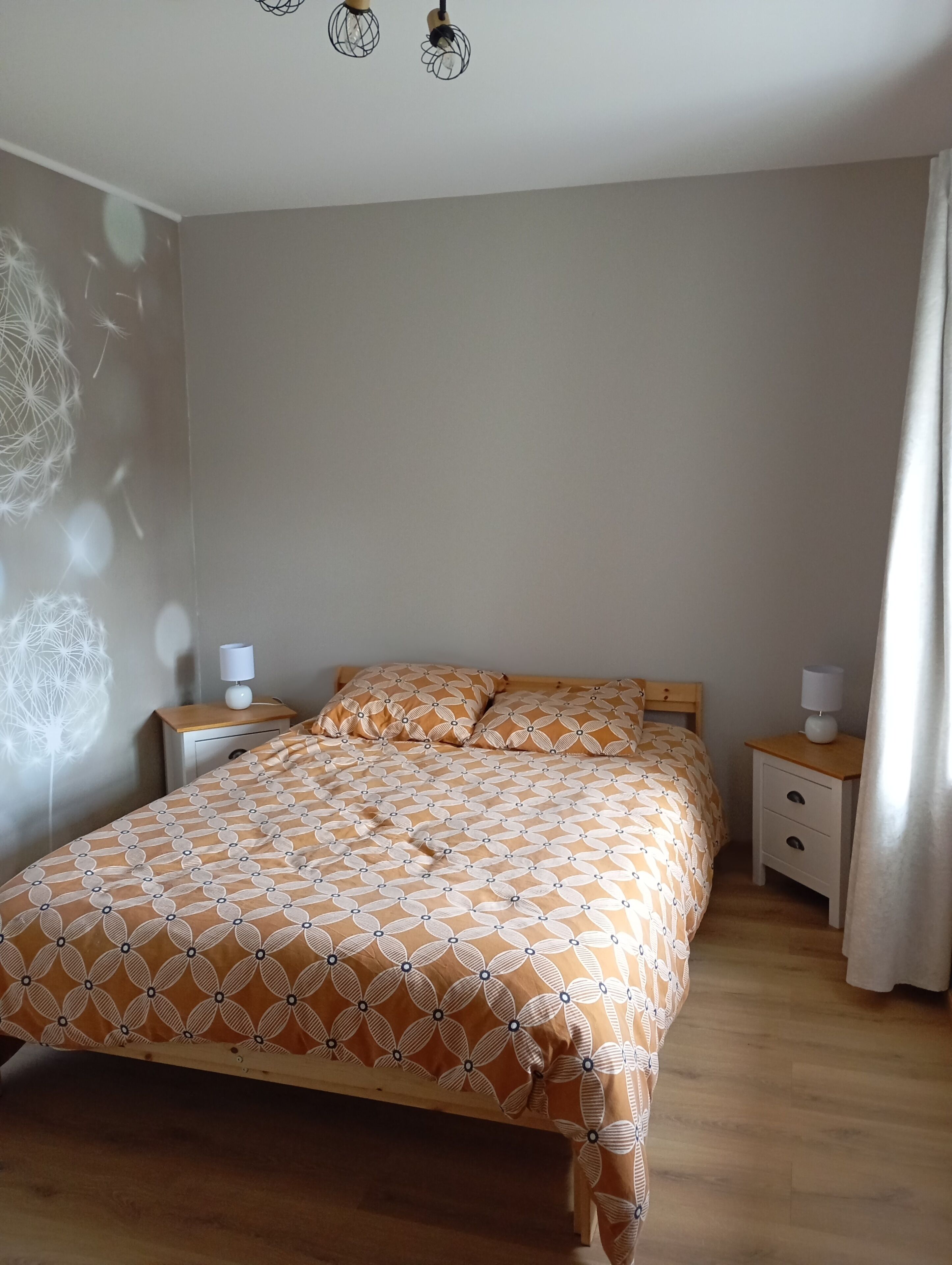 1 bedroom, bed sheets