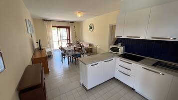 Fridge, microwave, stovetop, cookware/dishes/utensils