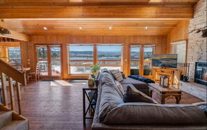 Living area - Lake Views! Eagles Jackie & Shadow's Path! AC (Fawnskin)