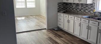Cozy 2-bedroom house with AC in charming Plainview