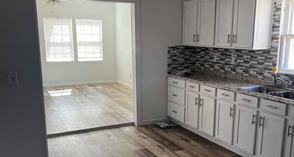 Cozy 2-bedroom house with AC in charming Plainview