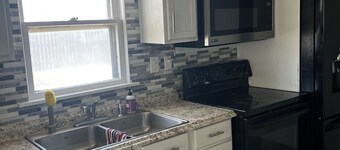 Cozy 2-bedroom house with AC in charming Plainview