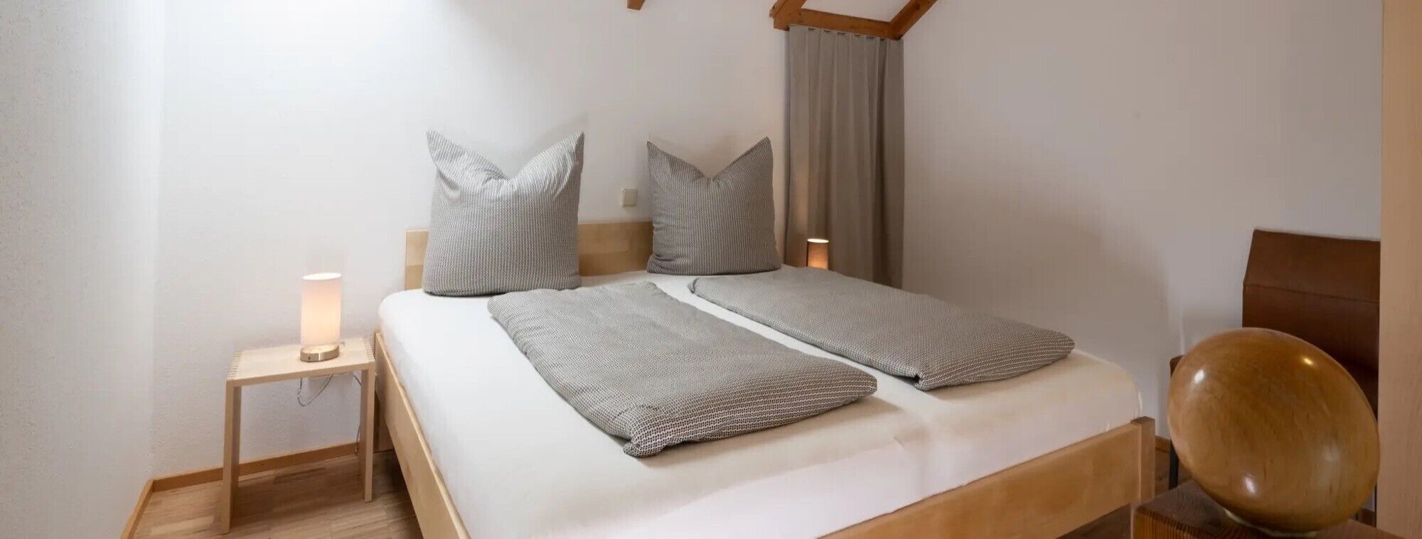 WiFi, bed sheets