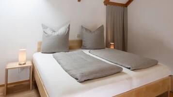WiFi, bed sheets