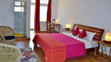 In-room safe, soundproofing, iron/ironing board, free WiFi