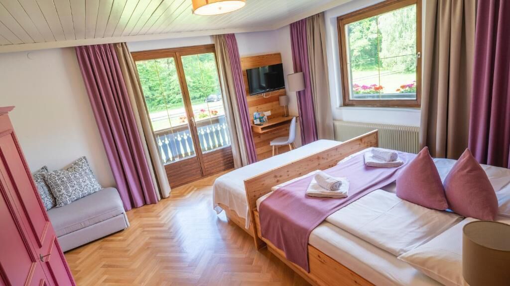 Family Room, Balcony, Lake View