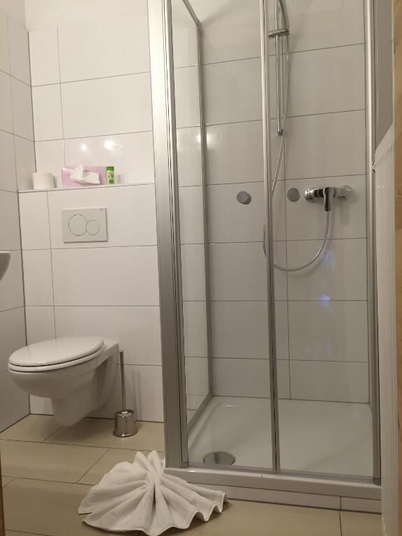 Doppelzimmer, Balkon, Seeblick | Badezimmer