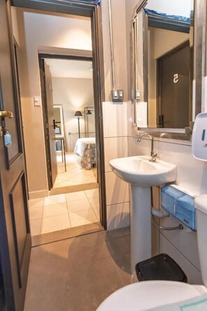 Familien-Doppelzimmer, Veranda | Badezimmer