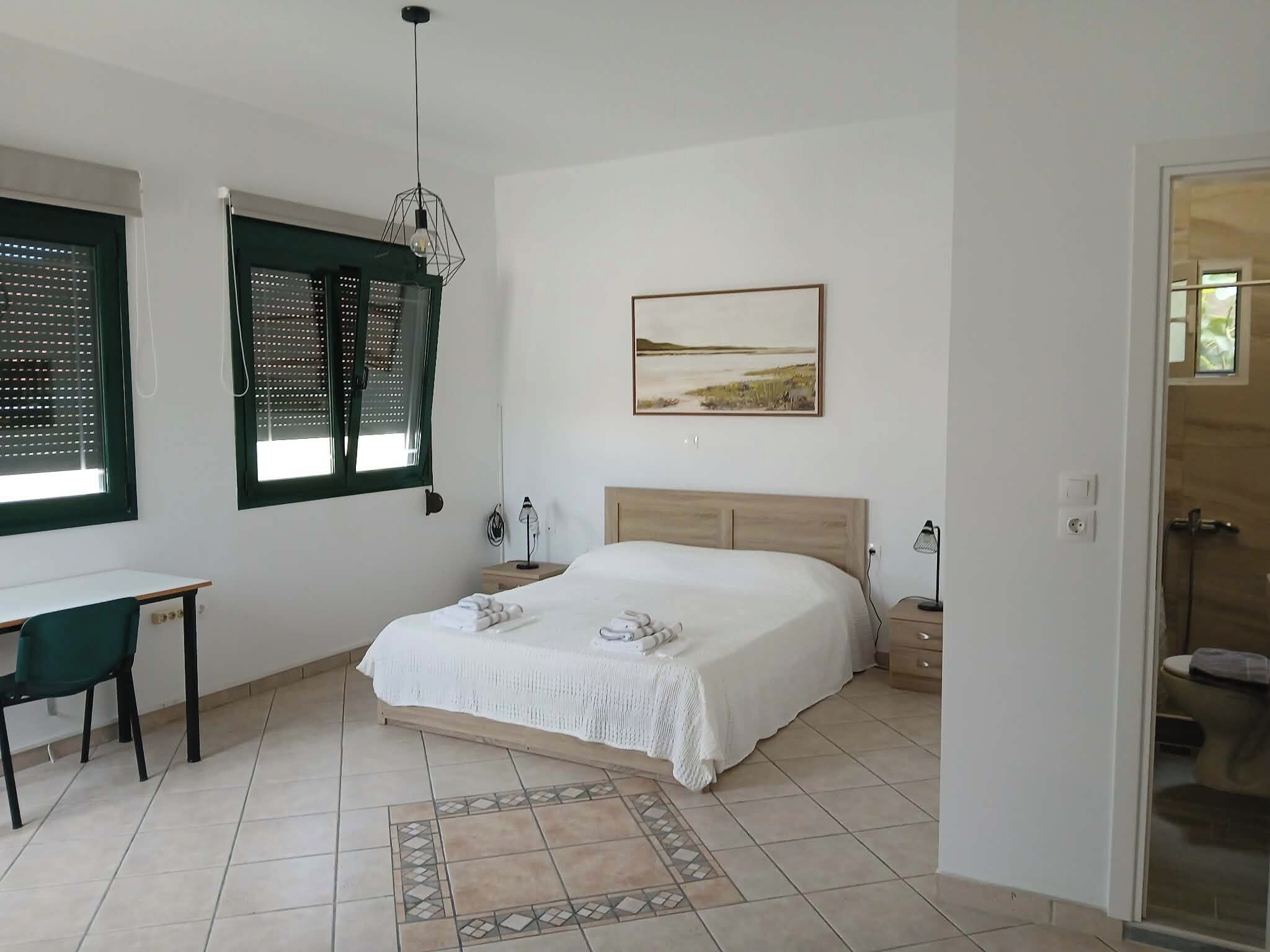 2 habitaciones, tabla de planchar con plancha y wifi gratis 