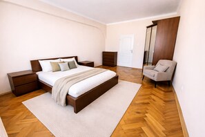 4 bedrooms, desk, iron/ironing board, WiFi - 4-bedroom Sauna Apartment in Old Town (Kraków)